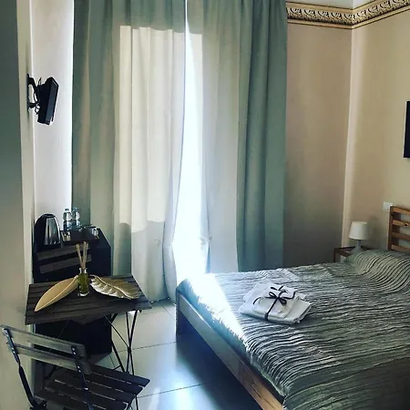 Via Fiume Cento 17 *