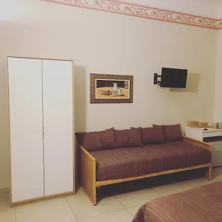 Via Fiume Cento 17 בית הארחה לה ספציה