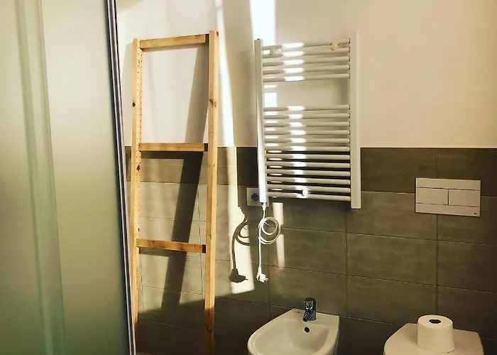 Via Fiume Cento 17 בית הארחה